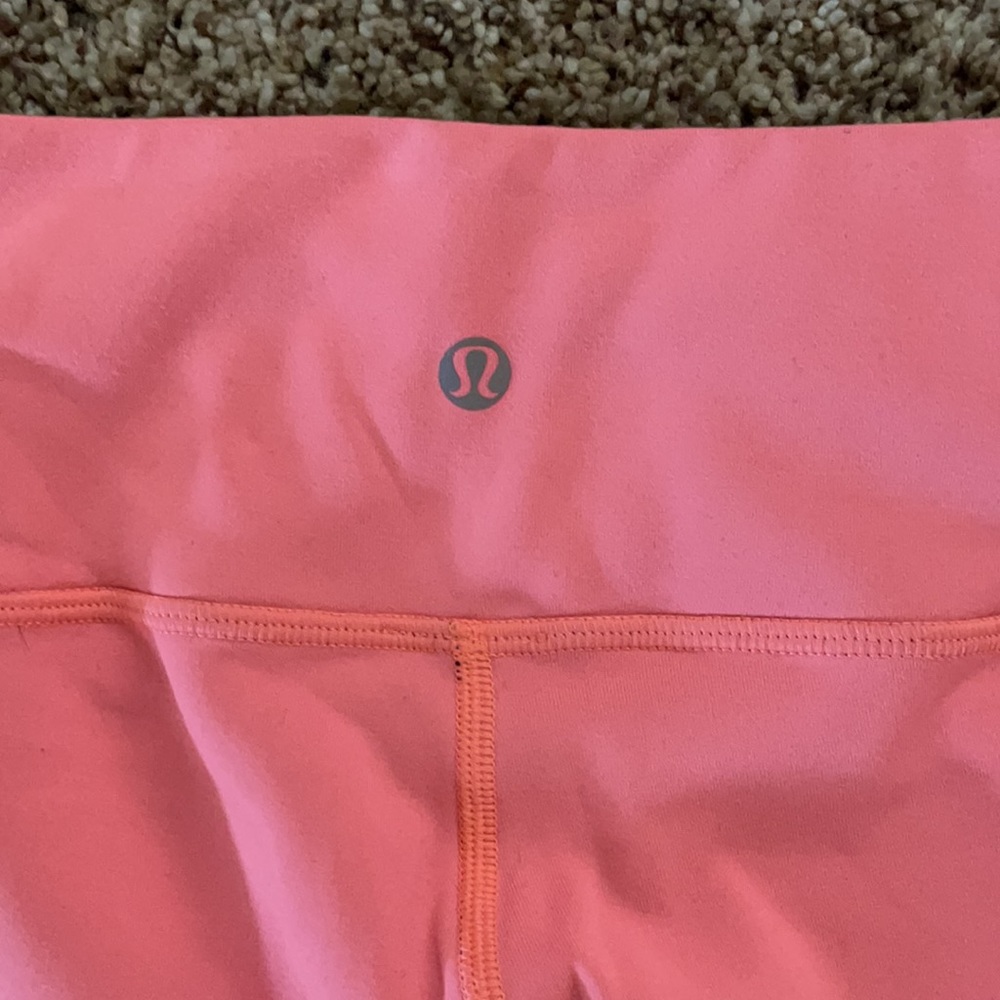 Lululemon Reversible Crop - Picture 5 of 6